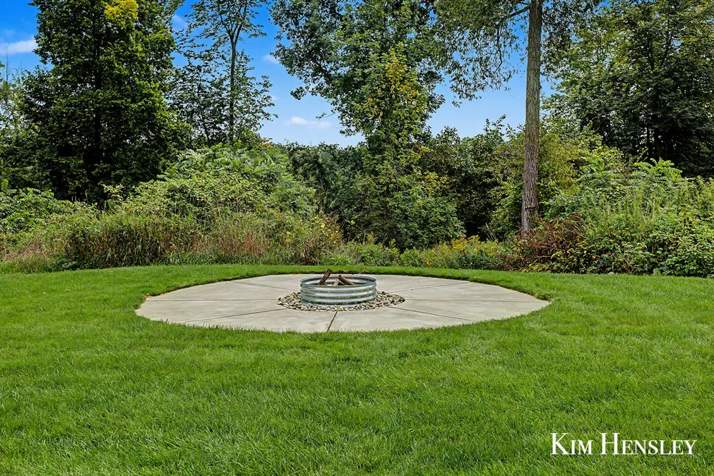 12618 Ridgedale Drive Allendale, MI 49401