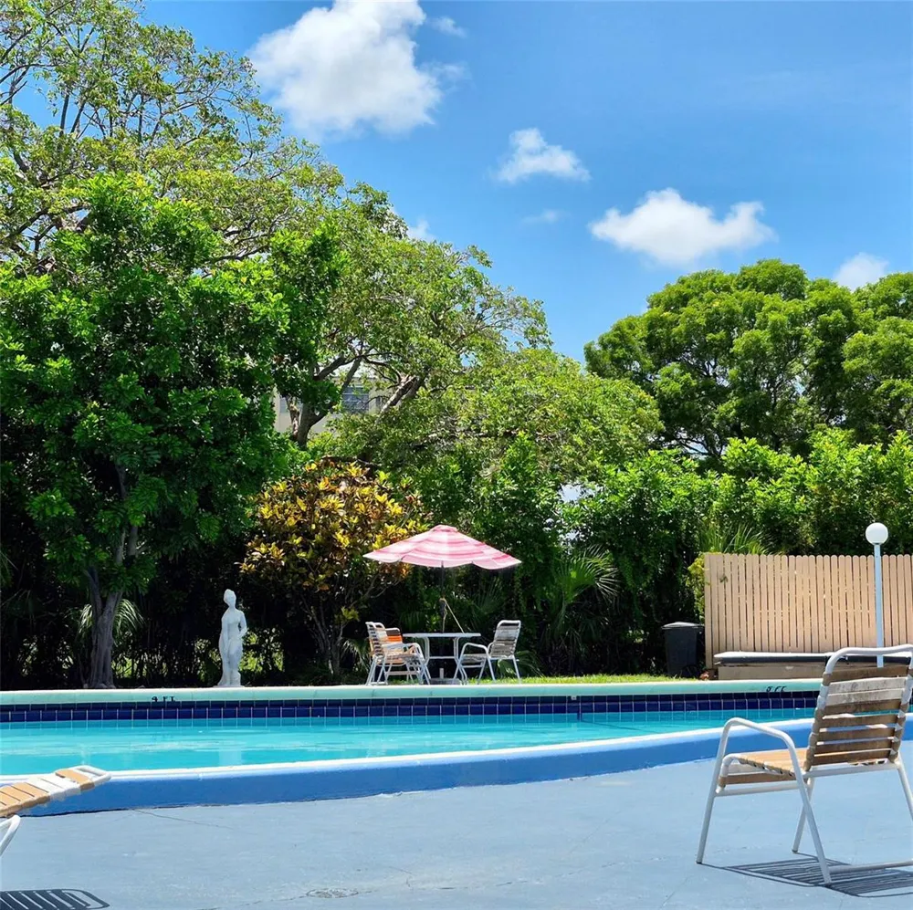 2840 Somerset Drive #208m Lauderdale Lakes, FL 33311