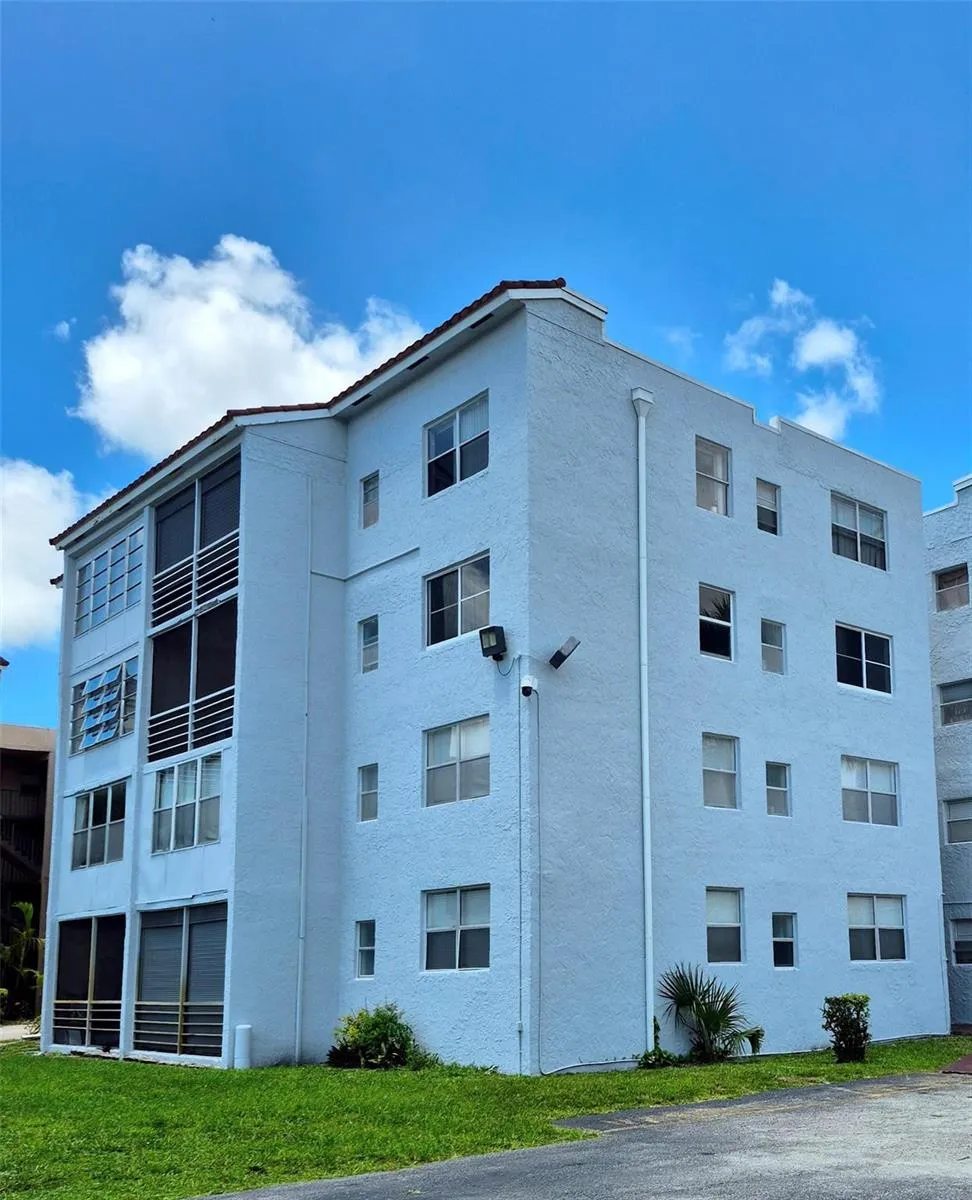 2840 Somerset Drive #208m Lauderdale Lakes, FL 33311