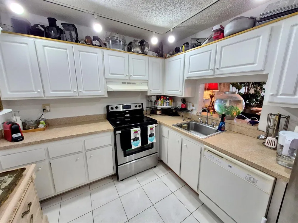 2840 Somerset Drive #208m Lauderdale Lakes, FL 33311