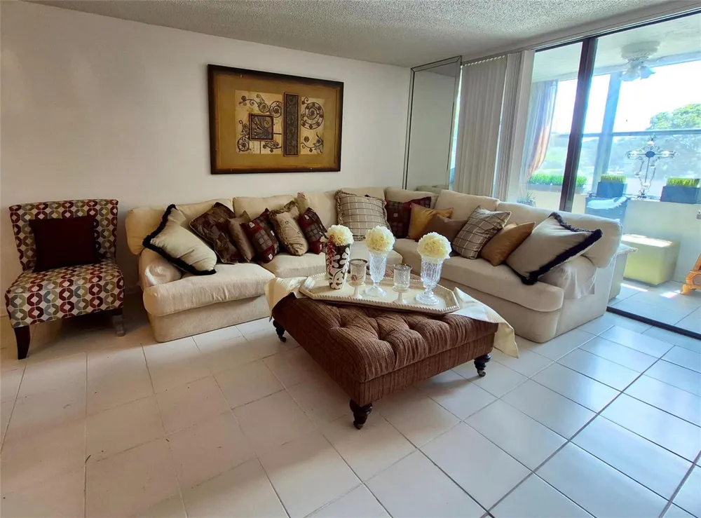 2840 Somerset Drive #208m Lauderdale Lakes, FL 33311