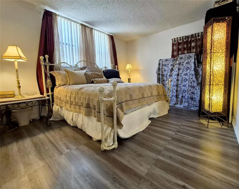 2840 Somerset Drive #208m Lauderdale Lakes, FL 33311