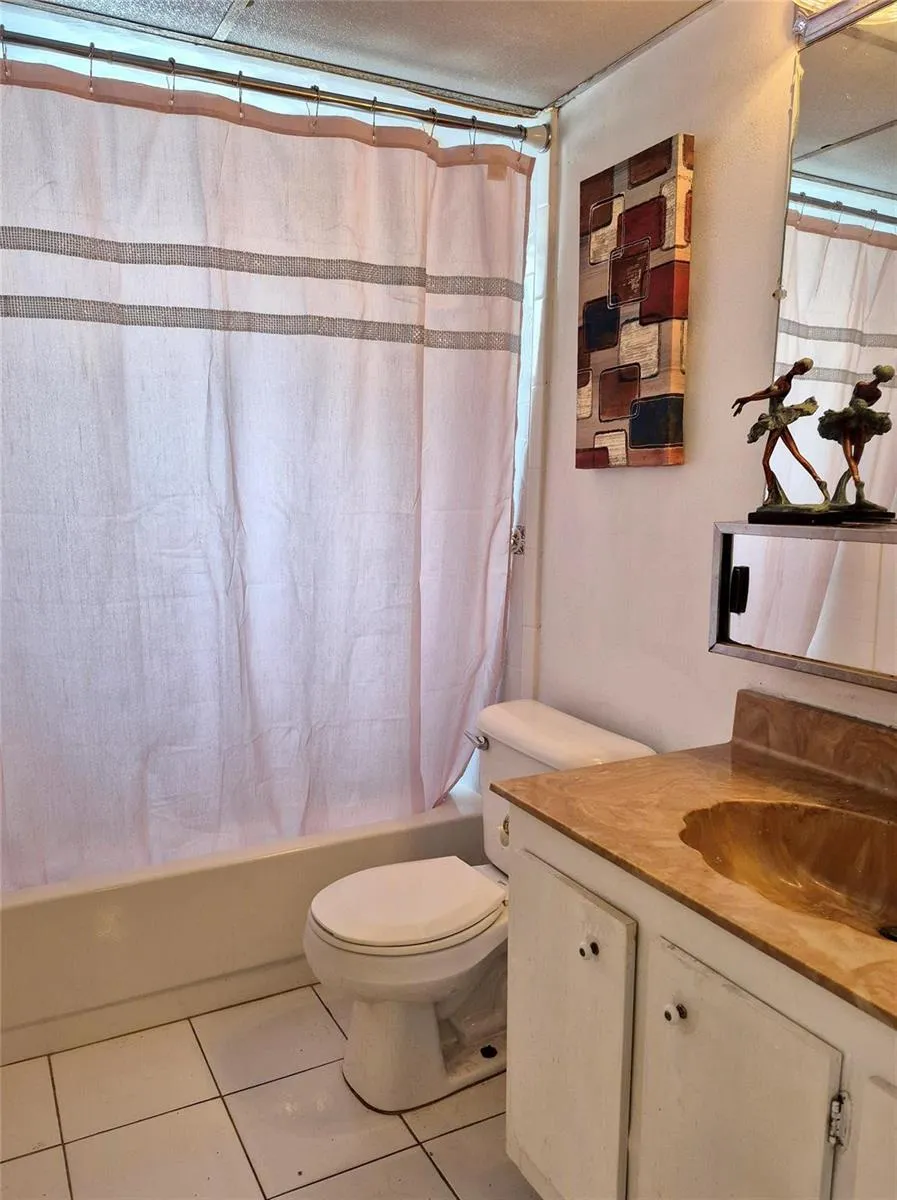 2840 Somerset Drive #208m Lauderdale Lakes, FL 33311