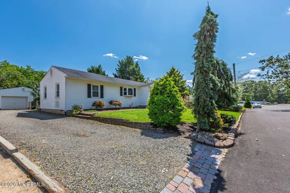 23 Lark Lane Brick, NJ 08724