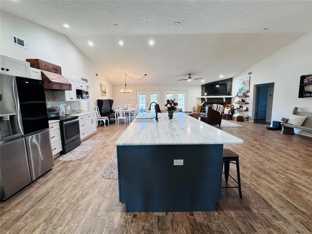 374 CATFISH CREEK ROAD Lake Placid, FL 33852
