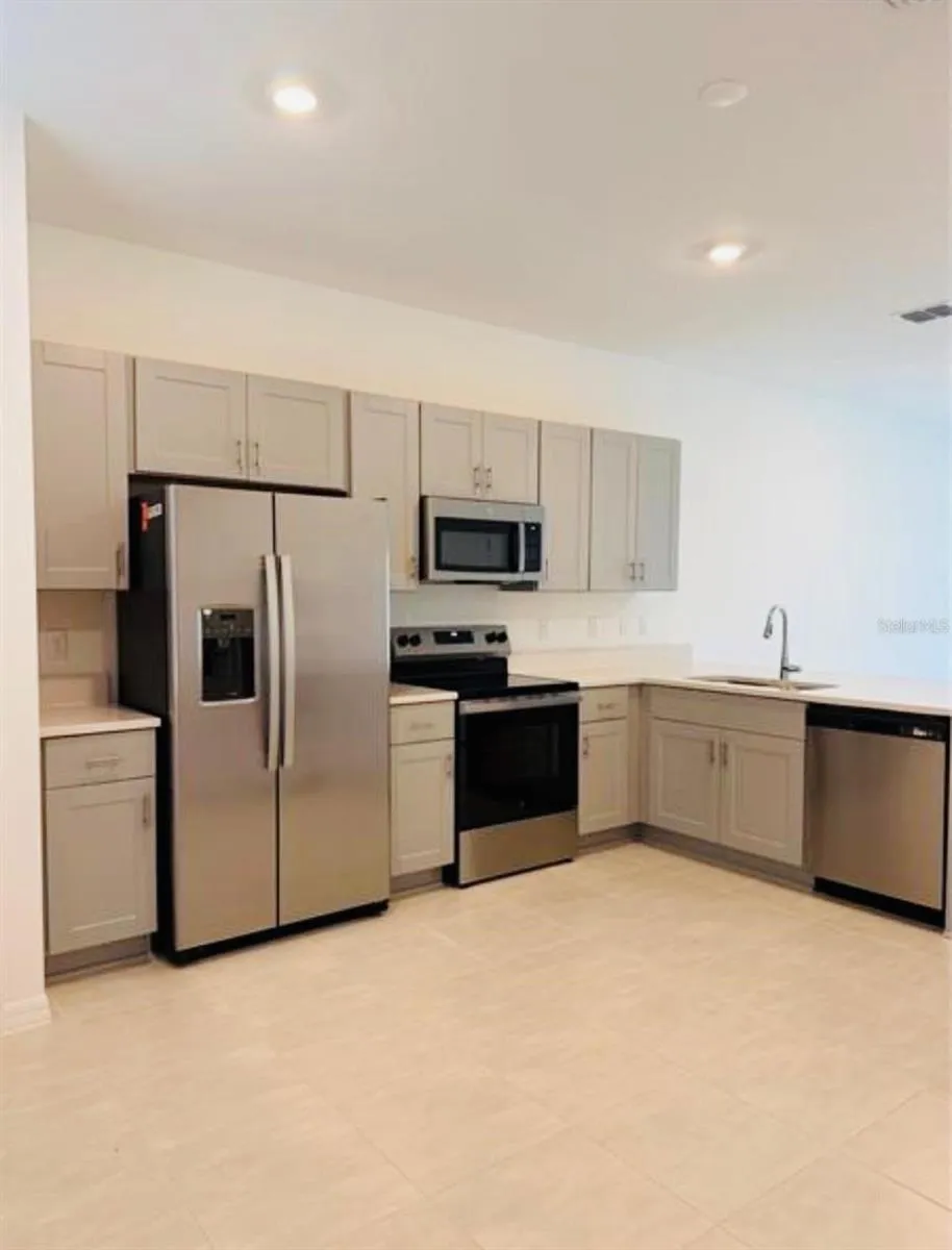 2941 SKYLINE LOOP Kissimmee, FL 34758