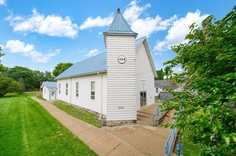 106 E Commercial Street