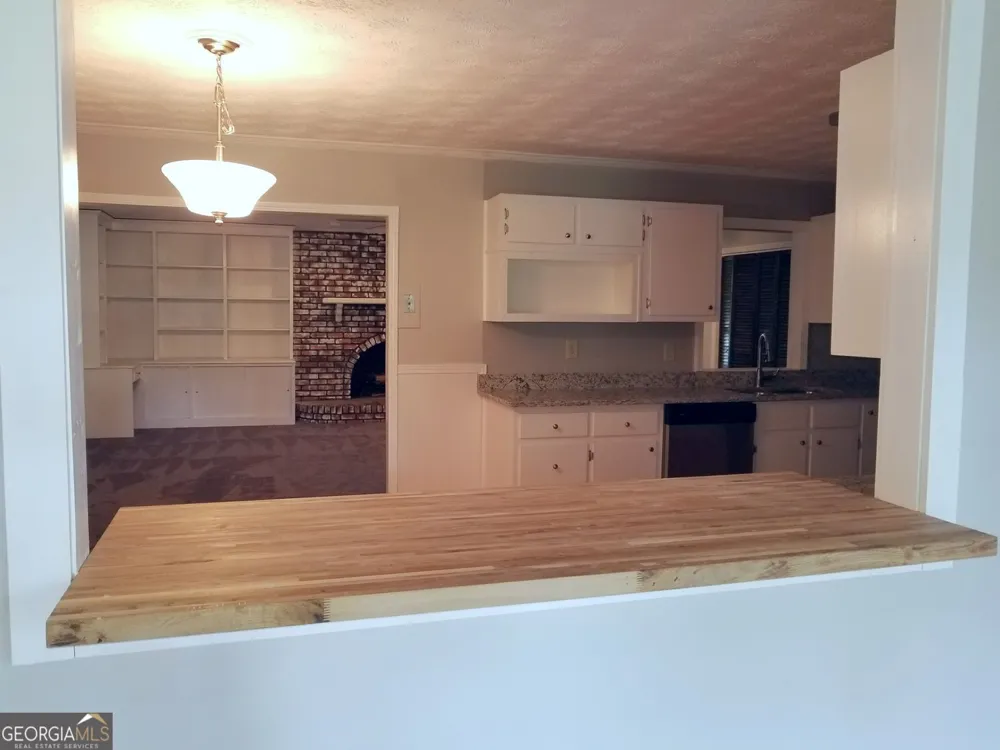 5193 Alder LN SW Powder Springs, GA 30127