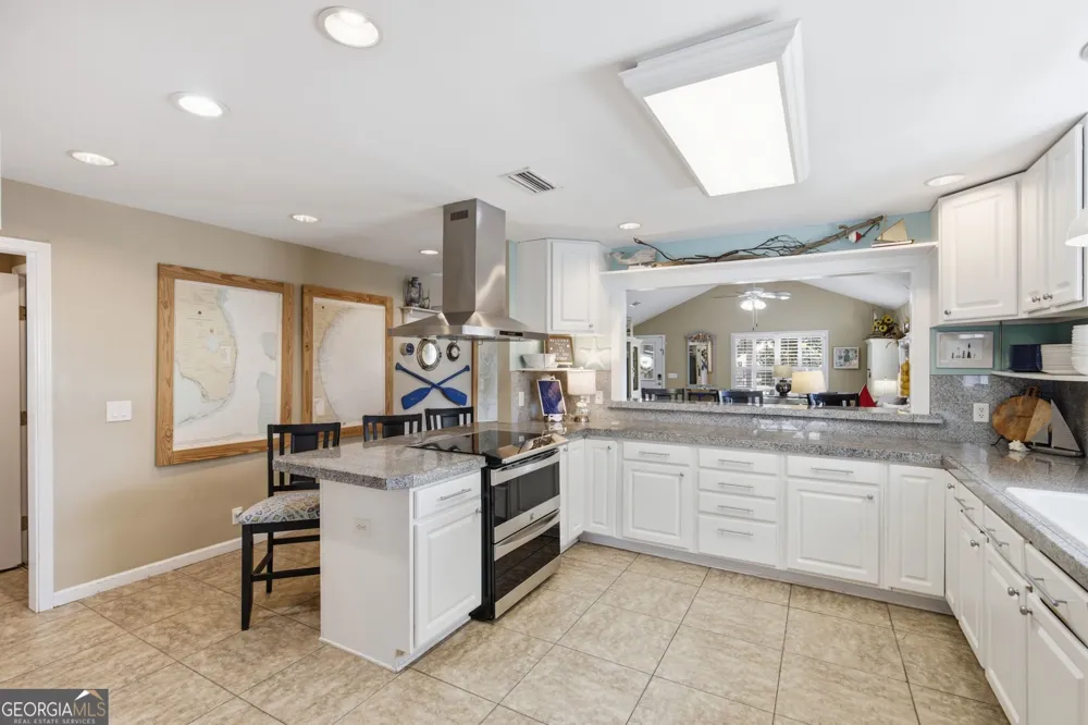 1007 Mallery ST St. Simons, GA 31522