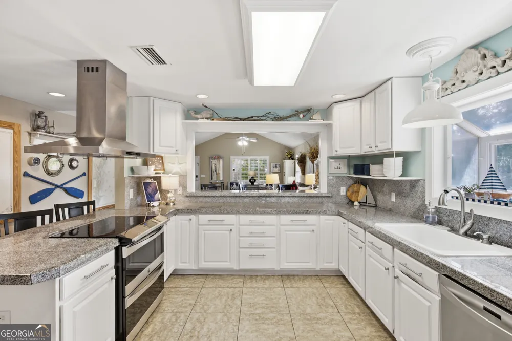 1007 Mallery ST St. Simons, GA 31522