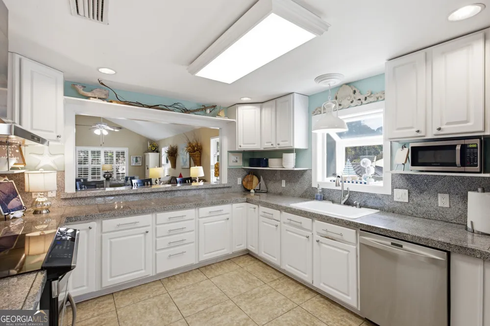 1007 Mallery ST St. Simons, GA 31522
