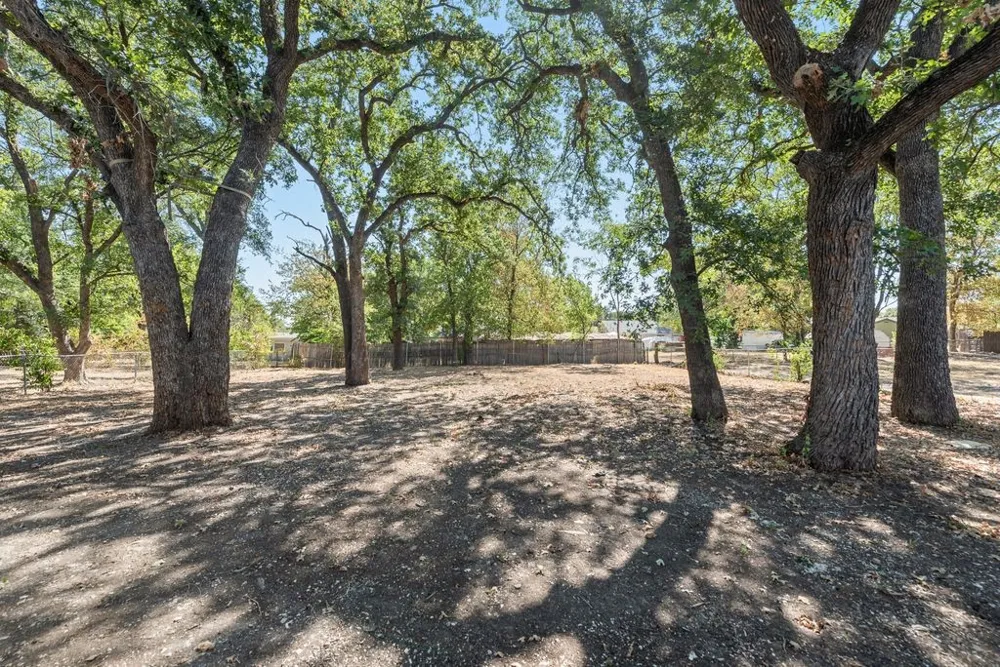 312 Calgary Road Azle, TX 76020