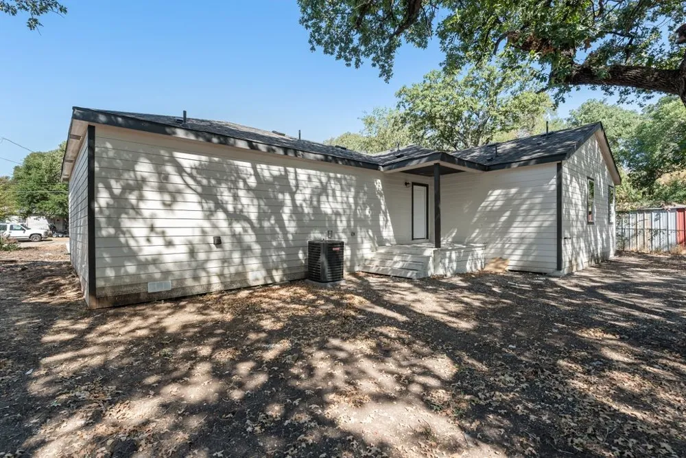 312 Calgary Road Azle, TX 76020