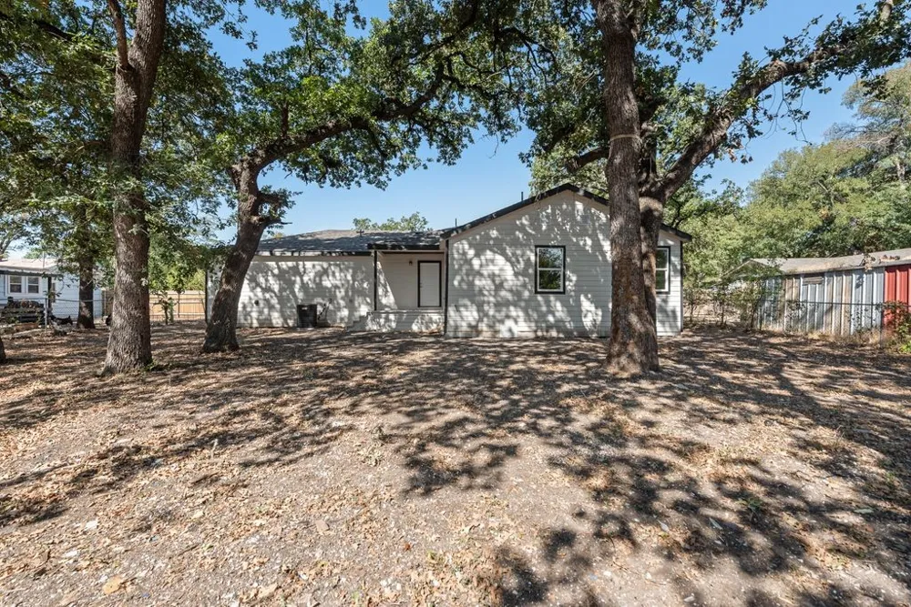 312 Calgary Road Azle, TX 76020