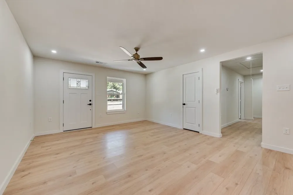 312 Calgary Road Azle, TX 76020