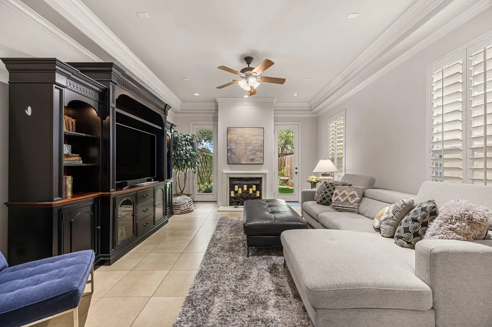 5 Schwab Lane Houston, TX 77055
