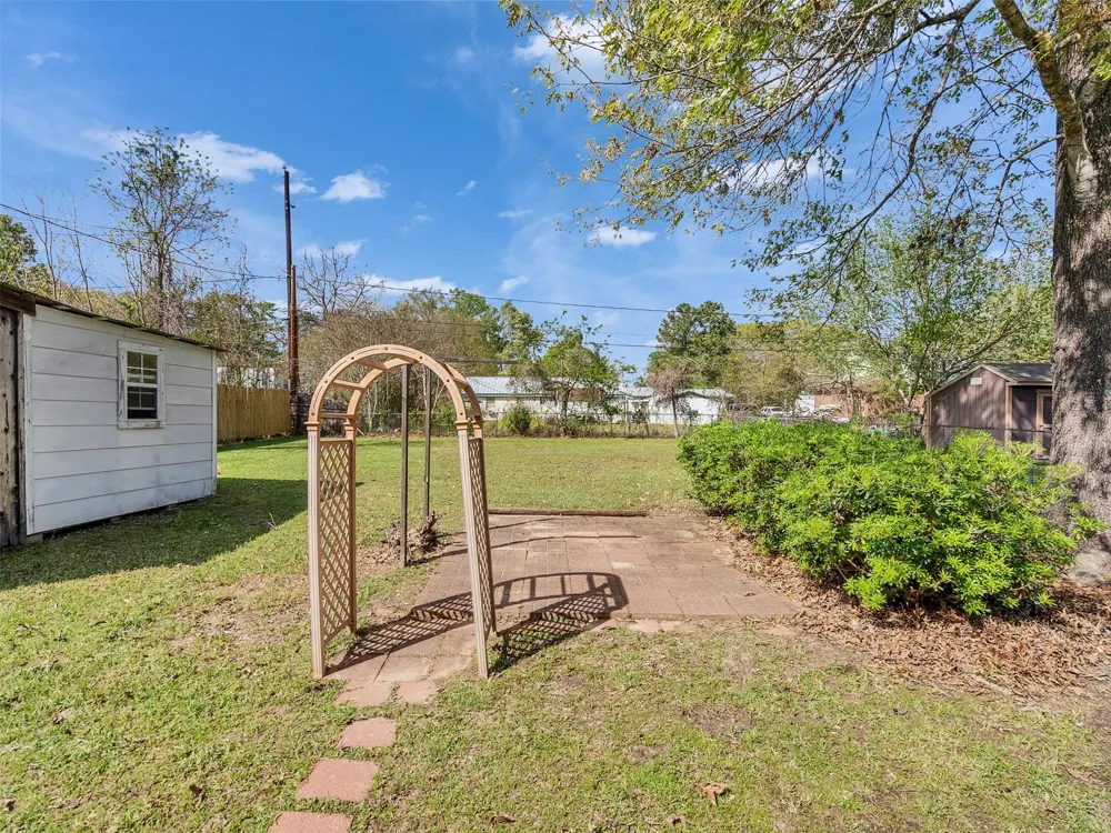 215 Sparkling Water Drive Huffman, TX 77336