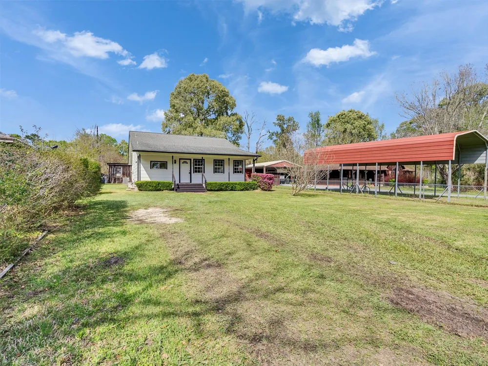 215 Sparkling Water Drive Huffman, TX 77336