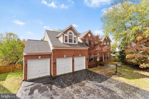 913 STRAWBERRY COURT