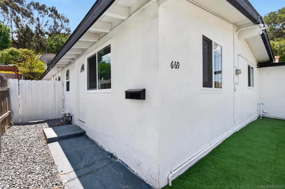 669 Skyview St El Cajon, CA 92020