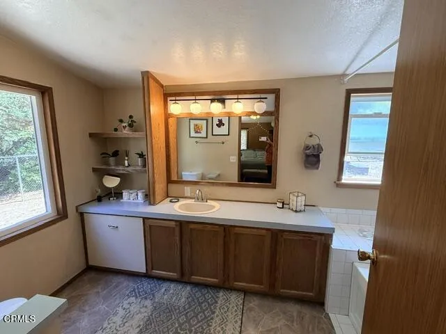 31290 Thomas Lane Fort Bragg, CA 95437