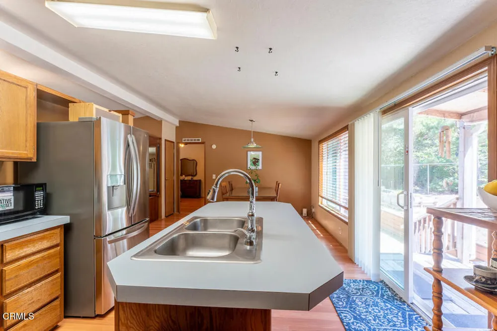 31290 Thomas Lane Fort Bragg, CA 95437