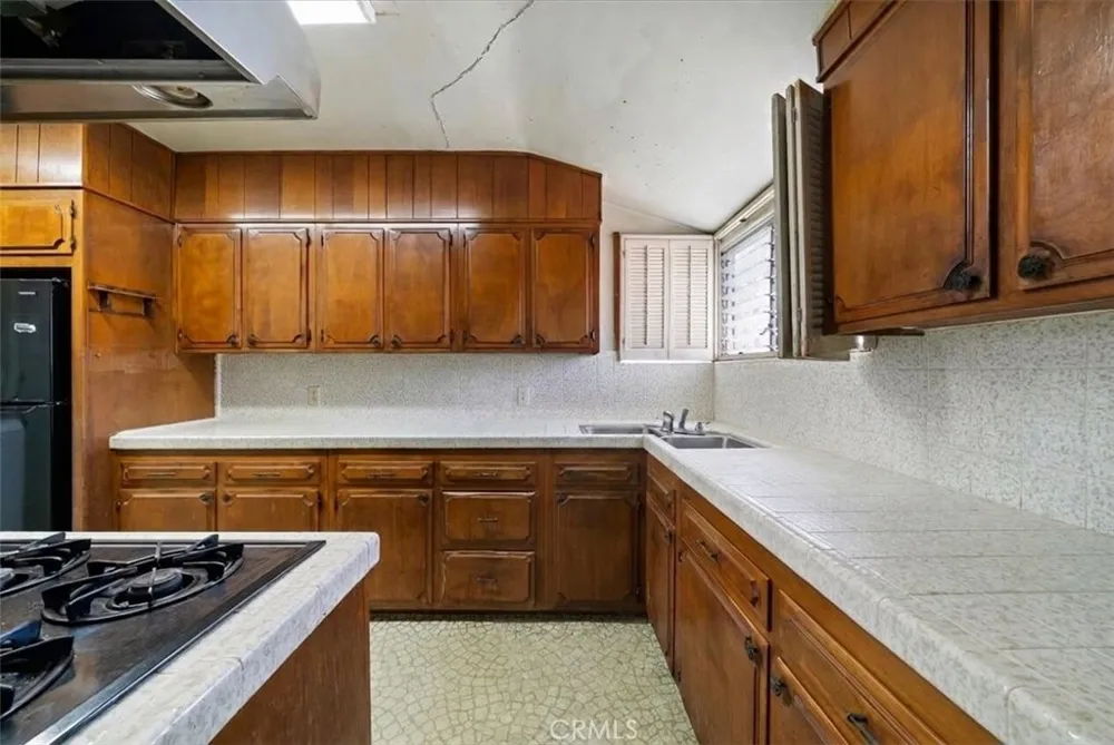 4115 W 61st Los Angeles, CA 90043