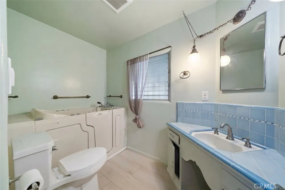 4115 W 61st Los Angeles, CA 90043
