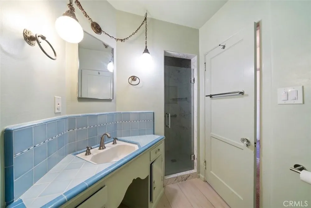 4115 W 61st Los Angeles, CA 90043