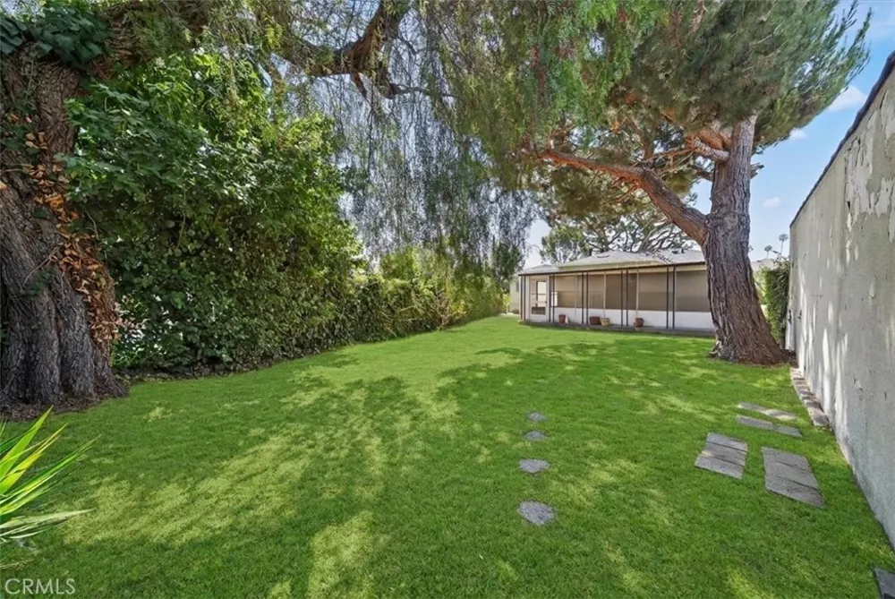 4115 W 61st Los Angeles, CA 90043