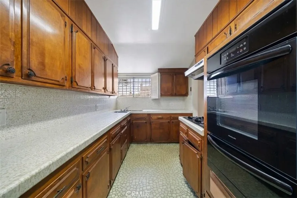4115 W 61st Los Angeles, CA 90043