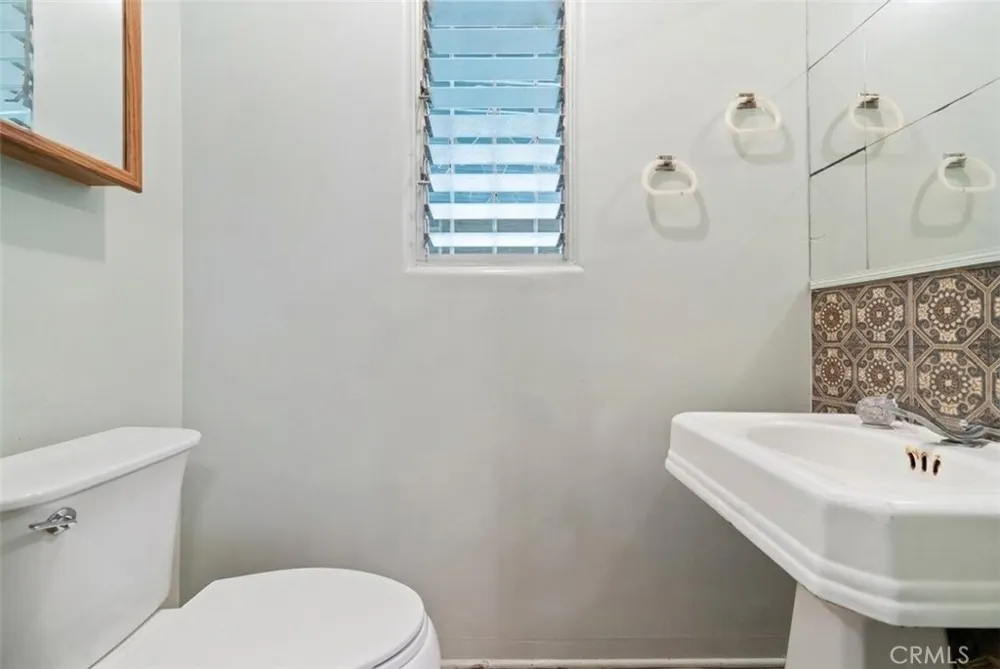 4115 W 61st Los Angeles, CA 90043