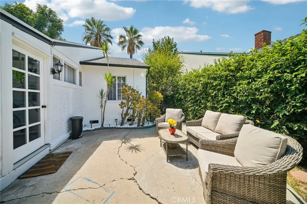 18765 Labrador Street Northridge, CA 91324