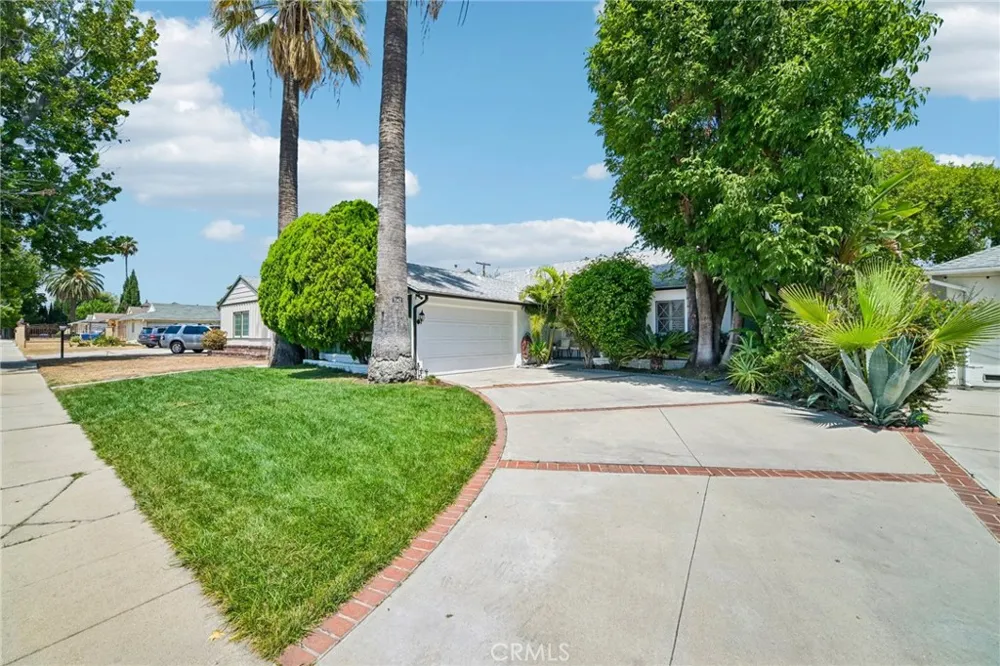 18765 Labrador Street Northridge, CA 91324