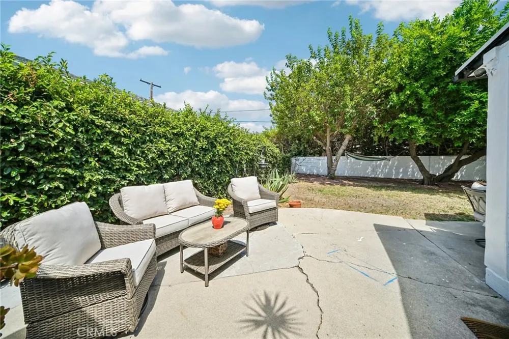 18765 Labrador Street Northridge, CA 91324