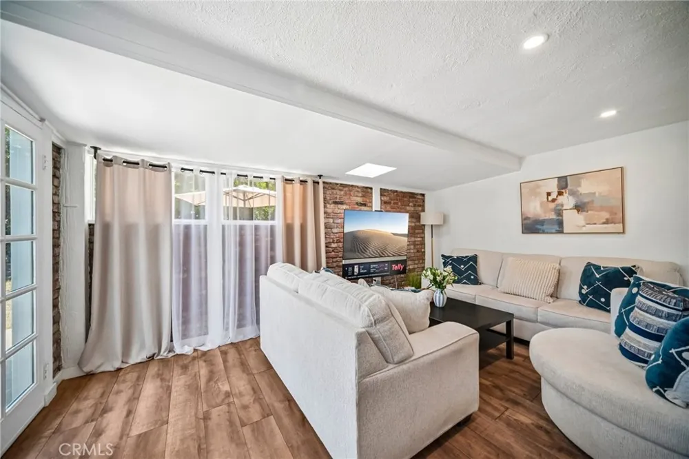 18765 Labrador Street Northridge, CA 91324