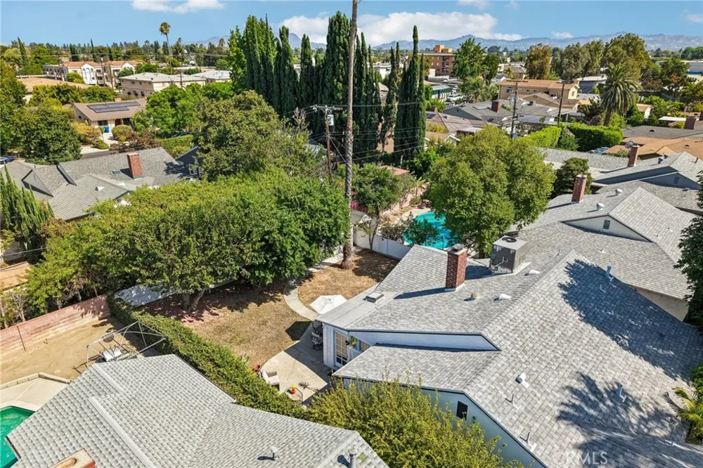 18765 Labrador Street Northridge, CA 91324