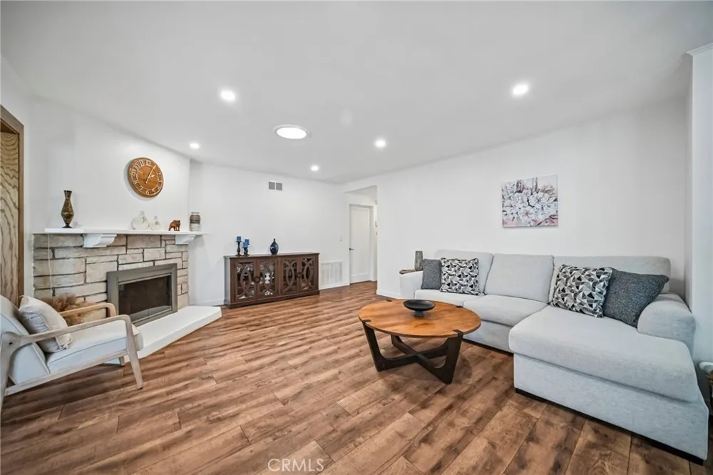 18765 Labrador Street Northridge, CA 91324