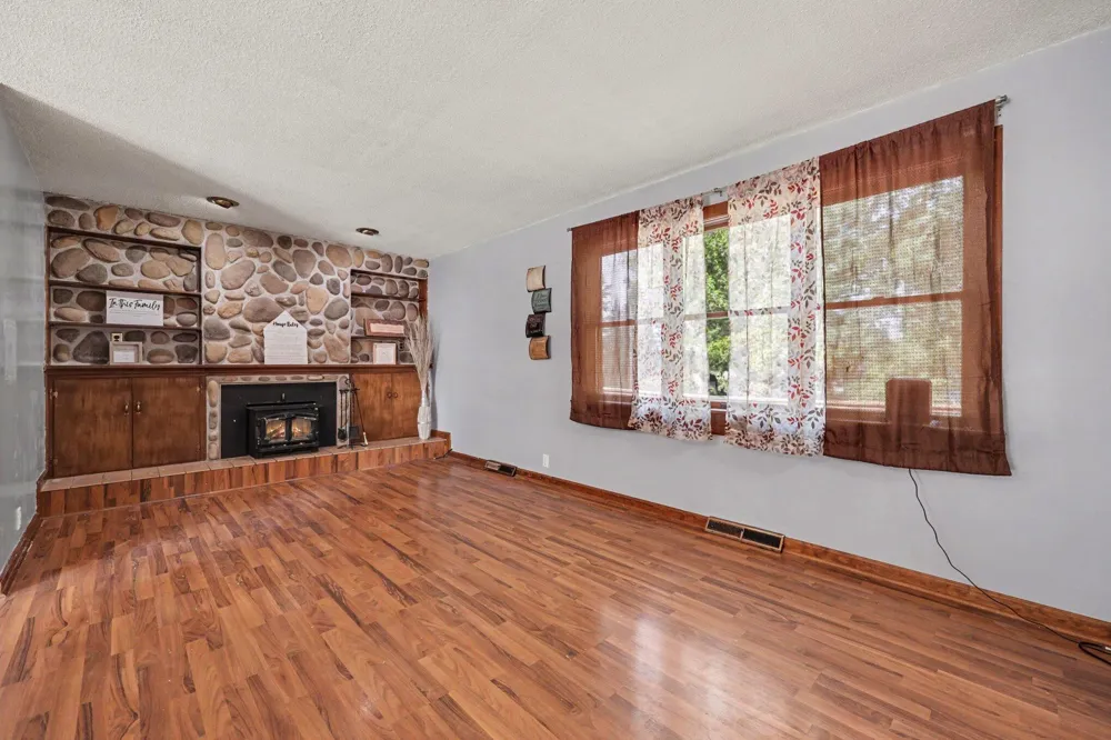 736 Michigan Street Fremont, MI 49412