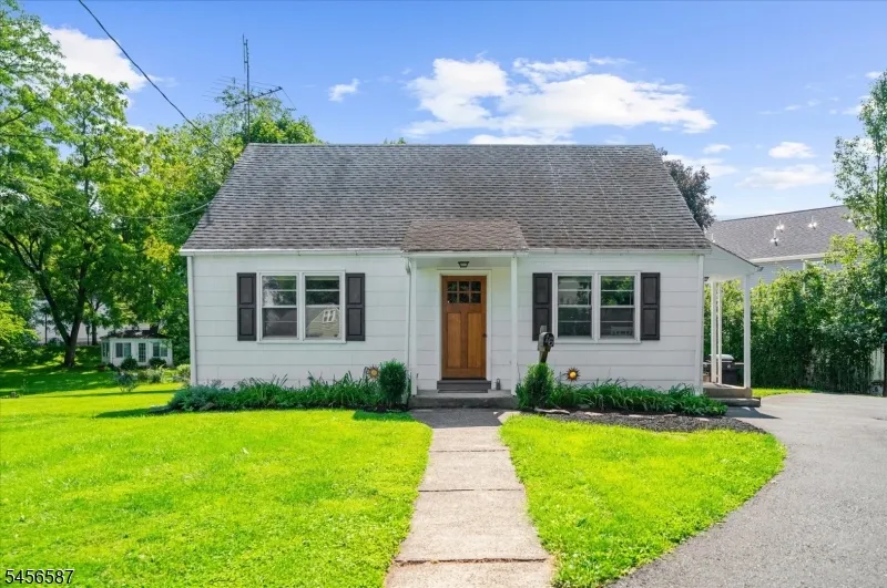 16 Abbott Ct Flemington, NJ 08822