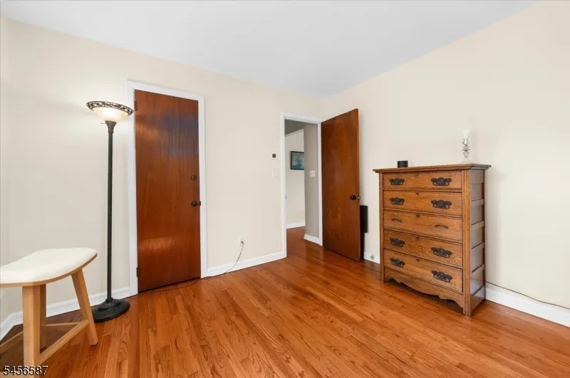 16 Abbott Ct Flemington, NJ 08822