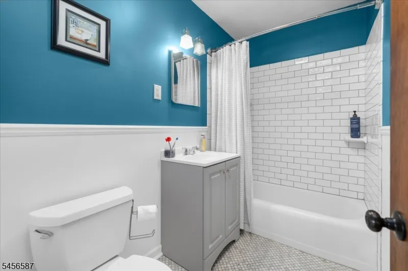 16 Abbott Ct Flemington, NJ 08822