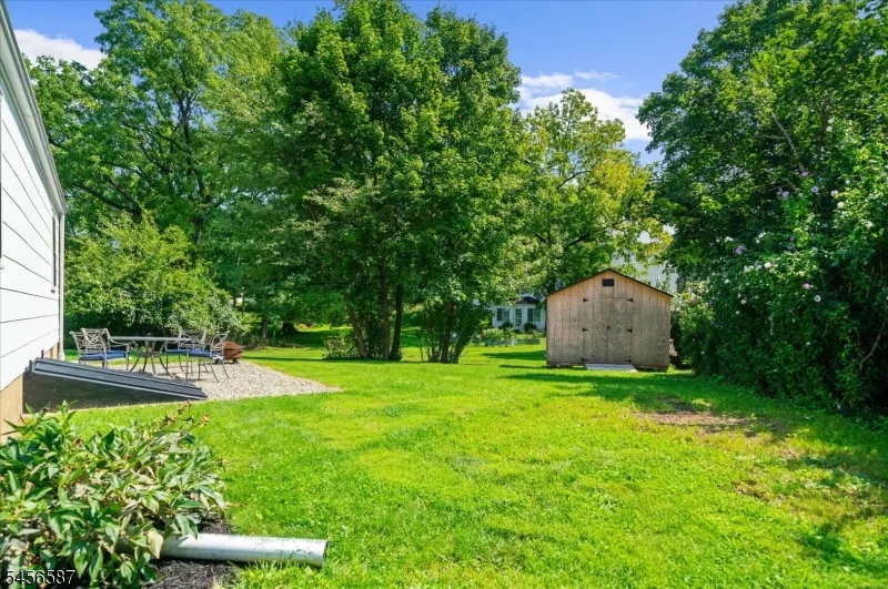 16 Abbott Ct Flemington, NJ 08822