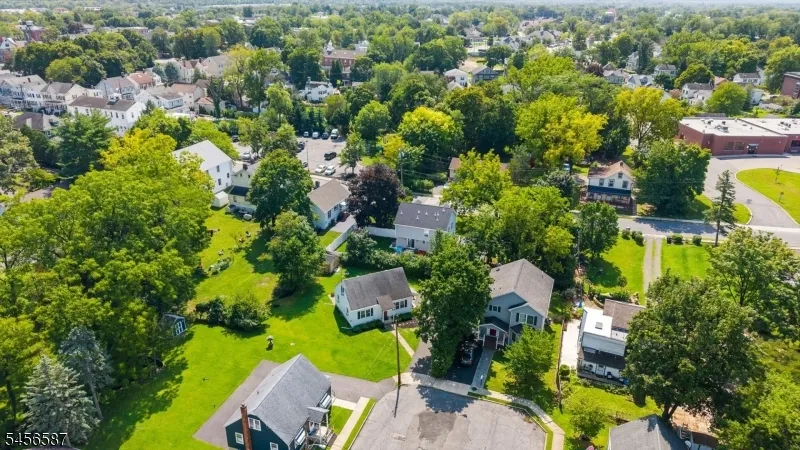 16 Abbott Ct Flemington, NJ 08822