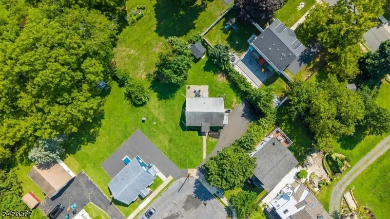 16 Abbott Ct Flemington, NJ 08822