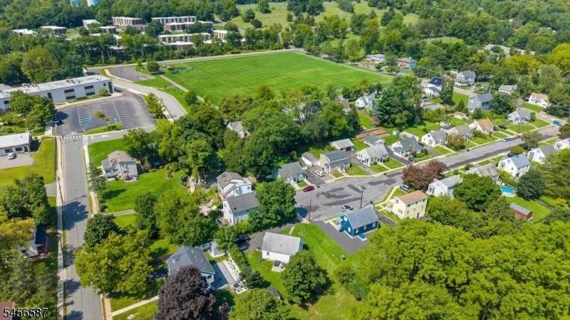 16 Abbott Ct Flemington, NJ 08822