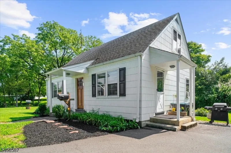 16 Abbott Ct Flemington, NJ 08822