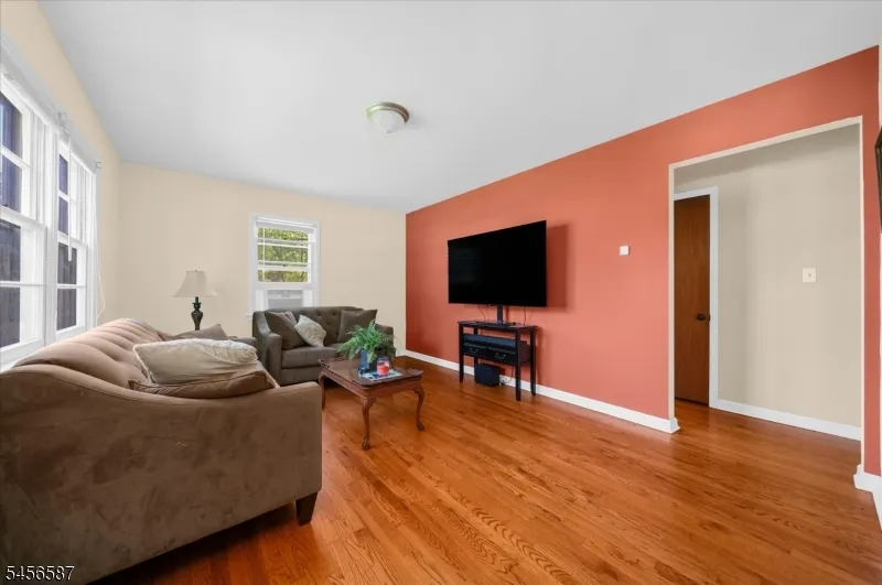 16 Abbott Ct Flemington, NJ 08822