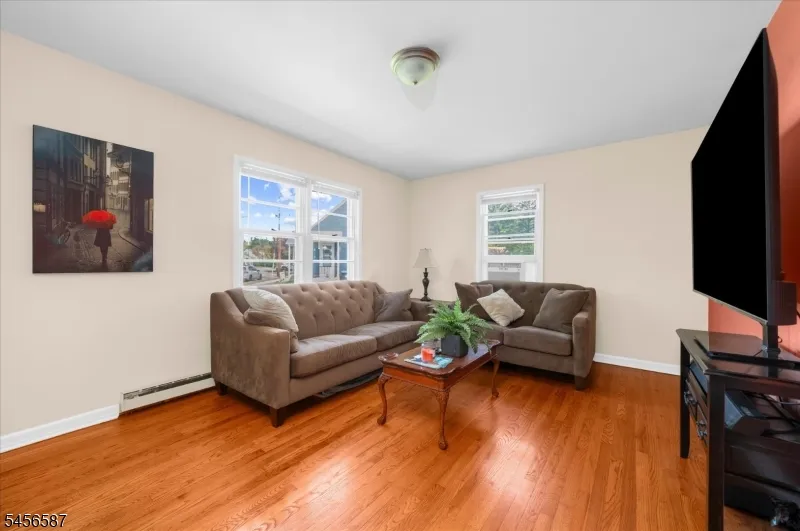 16 Abbott Ct Flemington, NJ 08822