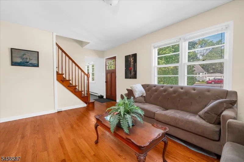 16 Abbott Ct Flemington, NJ 08822